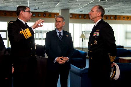 HMCS Toronto receives award 150220-N-AT895-044