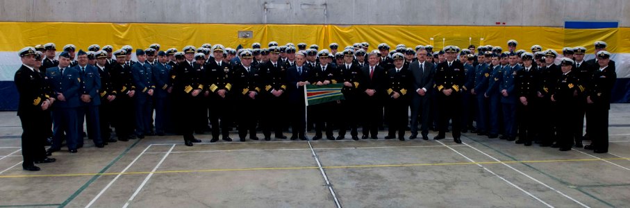 HMCS Toronto receives award 150220-N-AT895-211 photo
