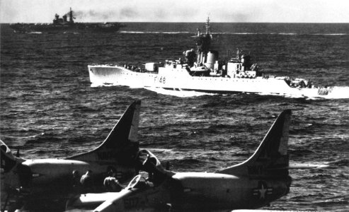 HMNZS Taranaki (F148) underway in May 1964