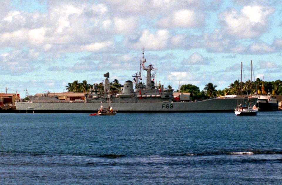 HMNZS Wellington (F69) in port c1991