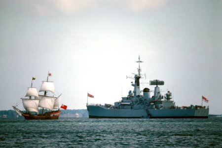 HMS Ariadne (F72) off Yorktown in 1981 photo