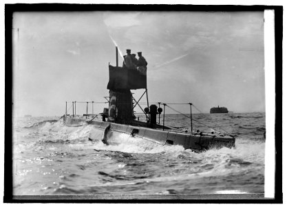 HMS B6 submarine LCCN2016821189