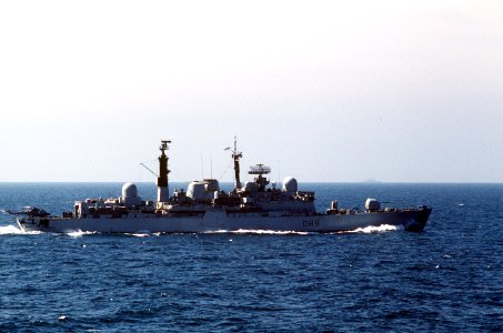 HMS Exeter (D89) underway in the Gulf of Oman on 1 October 1987 (6485362)