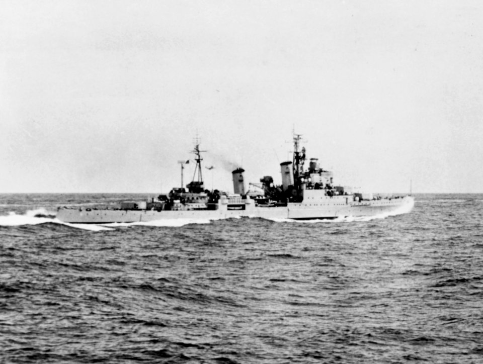HMS Newcastle (C76) underway off Korea, 3 March 1954 (80-G-642749)