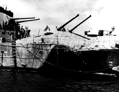 Torpedo damage of HMAS Hobart (D63) at Espiritu Santo on 23 July 1943