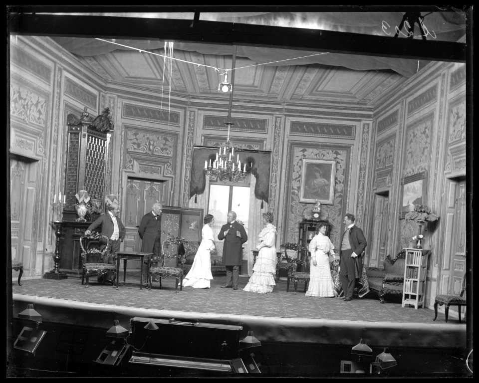 Hjälpen, Dramatiska teatern 1905. Föreställningsbild - SMV - DrT098