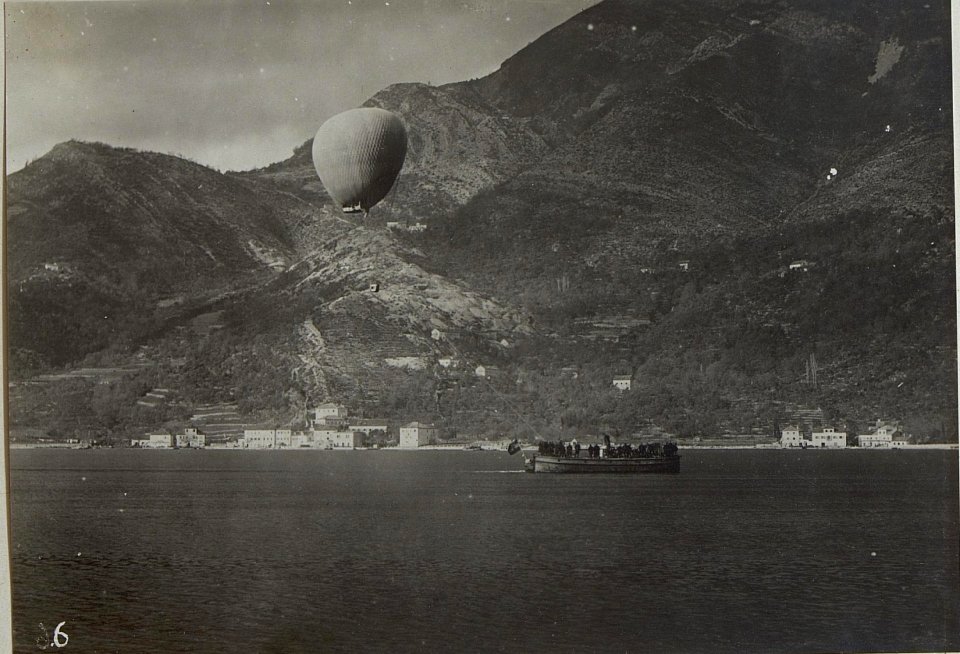 Hochgehen des Ballones vom Schiff (BildID 15658304)