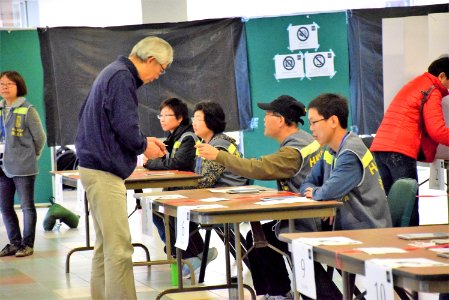 Hk-popvote-polling-station-open-4 photo