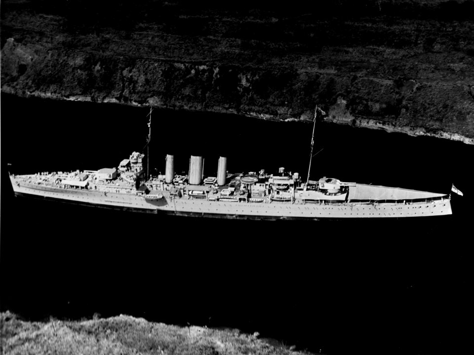 HMAS Australia (D84) on the Panama Canal in March 1935