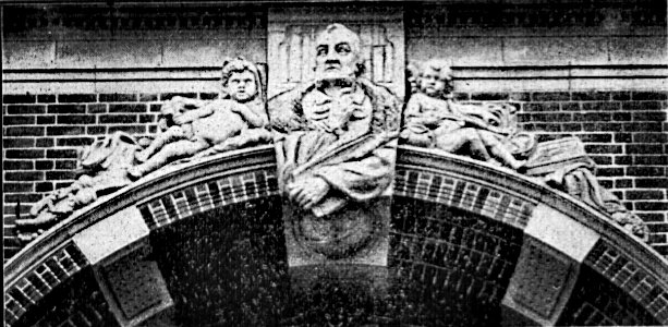 HL Damals – Lübeck Hauptbahnhof – Friedrich Volke – Schlussstein – Portal der Fahrkartenhalle – Handel