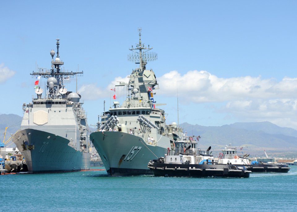 HMAS Perth 130816-N-ZK021-006