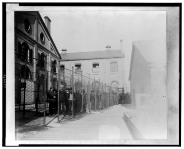 Hoffman Island - Immigrants from smallpox ship held for observation LCCN99471894