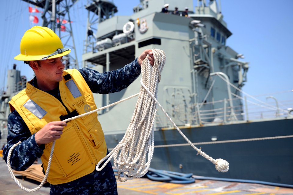 HMAS Sydney 130506-N-TG831-251