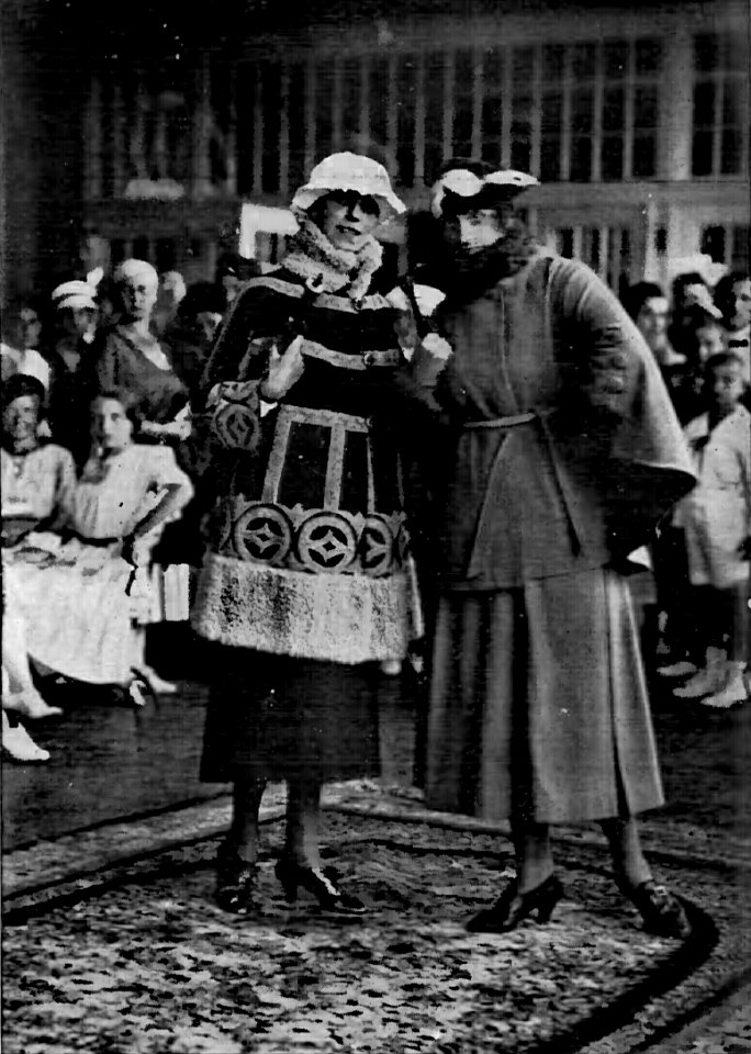 HL Damals – Thora Thomsen – Travemünder Modeschau – Rudolph Karstadt – Städtischer Kursaal – Kostüm – 1921 – Deutsche Kinderhilfe photo
