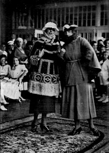 HL Damals – Thora Thomsen – Travemünder Modeschau – Rudolph Karstadt – Städtischer Kursaal – Kostüm – 1921 – Deutsche Kinderhilfe photo