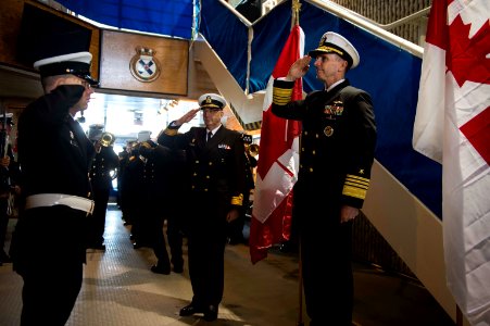 HMCS Toronto receives award 150220-N-AT895-019 photo