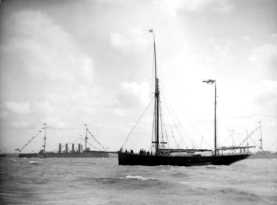HMS 'Euryalus' (1901) and unnamed Ketch of the Royal Yacht Squadron in Stokes Bay RMG P00020