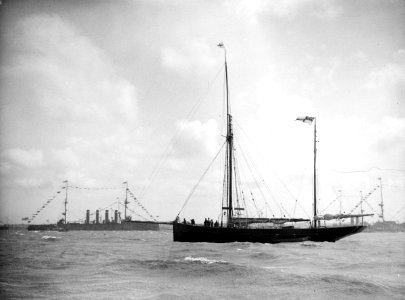 HMS 'Euryalus' (1901) and unnamed Ketch of the Royal Yacht Squadron in Stokes Bay RMG P00020