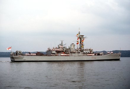 HMS Argonaut (F56) underway on the Potomac River on 26 August 1985 (6409918)