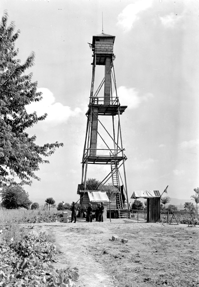 Hoher Beobachtungsturm am Grenzposten Allschwil - CH-BAR - 3239016