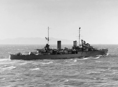 HMAS Hobart (D63) leaves Wellington, New Zealand, on 22 July 1942 (80-G-13454)
