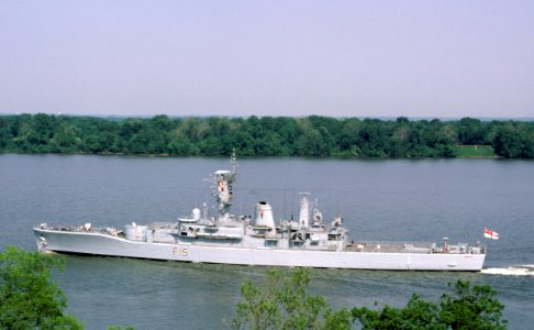 HMS Euryalus (F15) underway in 1987