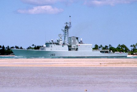 HMCS Algonquin (DDG 283) at Pearl Harbor 2000