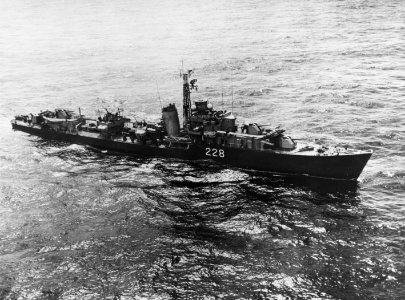 HMCS Crusader (DDE 228) underway off Korea on 3 March 1954