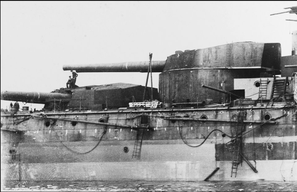 HMS Neptune NH 58660