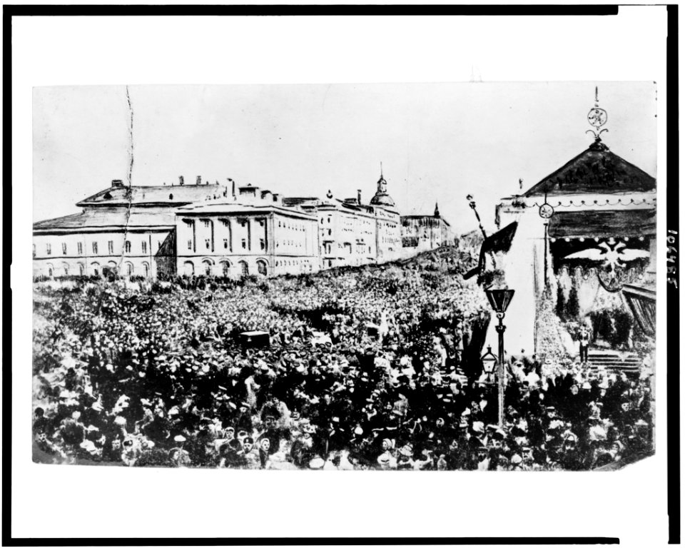 Holiday crowd in Moscow celebrating the Declaration of Liberty by the Czar LCCN93500515