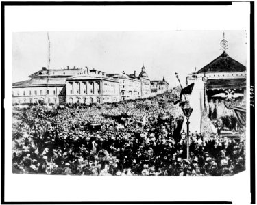 Holiday crowd in Moscow celebrating the Declaration of Liberty by the Czar LCCN93500515