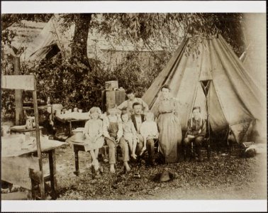 Hollingsworth family at a migrant worker camp, Hopland, California, about 1906