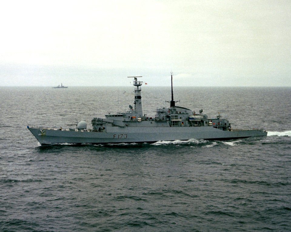 HMS Arrow (F173) underway c1982