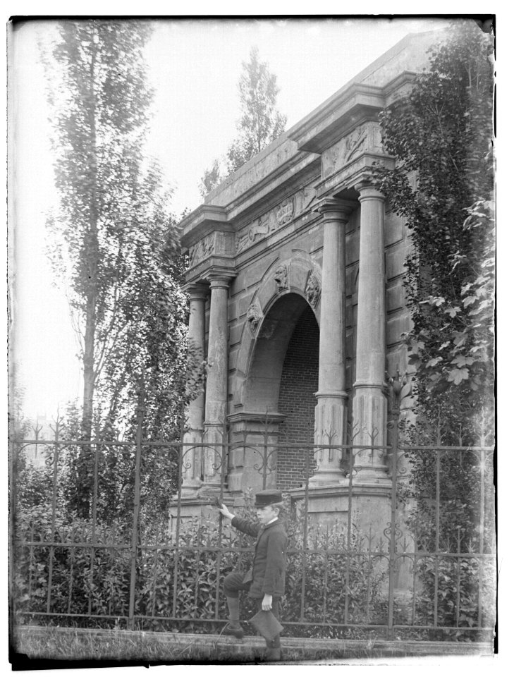 Hobbemastraat, Tuin Rijksmuseum (achterzijde), 1891 (max res)