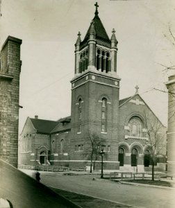 Holy Cross Catholic Church, Chicago, between 1913 and 1914 (NBY 831)