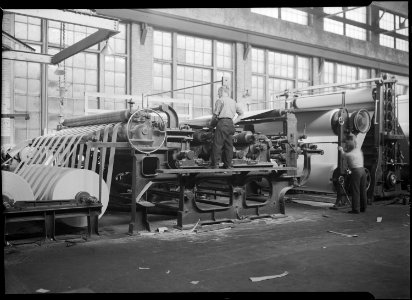 Holyoke, Massachusetts - Paper. American Writing Paper Co. Cylinder machine (making matchboard). - NARA - 518333
