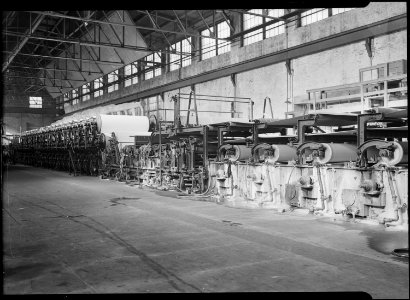 Holyoke, Massachusetts - Paper. American Writing Paper Co. Cylinder machines (making matchboard). - NARA - 518332