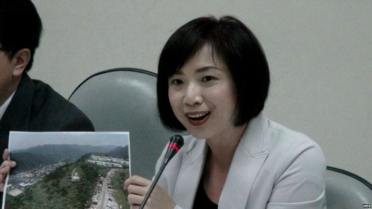 Ho Hsin-chun from VOA