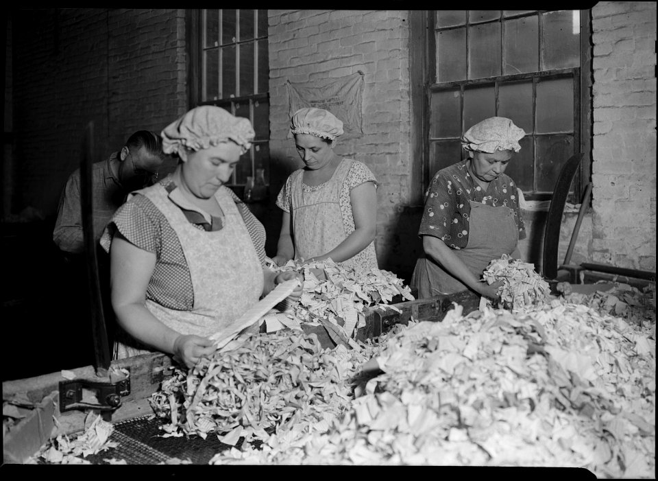 Holyoke, Massachusetts - Paper. American Writing Paper Co. Rag sorting (French). - NARA - 518337
