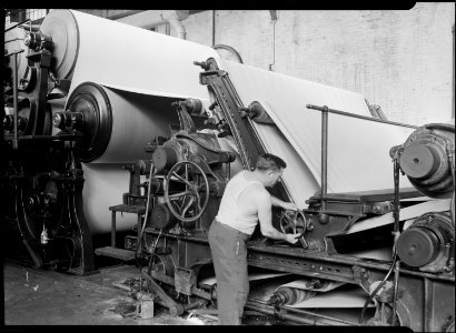 Holyoke, Massachusetts - Paper. American Writing Paper Co. Cylinder machine (making matchboard). - NARA - 518334