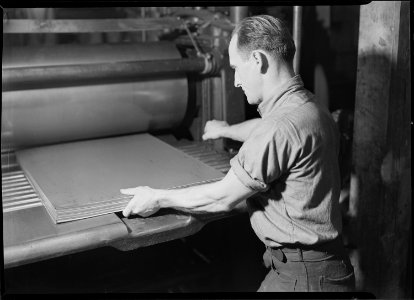Holyoke, Massachusetts - Paper. American Writing Paper Co. Pressing. - NARA - 518331