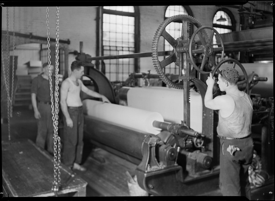 Holyoke, Massachusetts - Paper. American Writing Paper Co. Rewinding paper from reel. - NARA - 518328