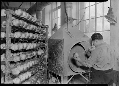 Holyoke, Massachusetts - Paragon Rubber Co. and American Character Doll. Spraying face, hands, and arms (Jewish)... - NARA - 518351