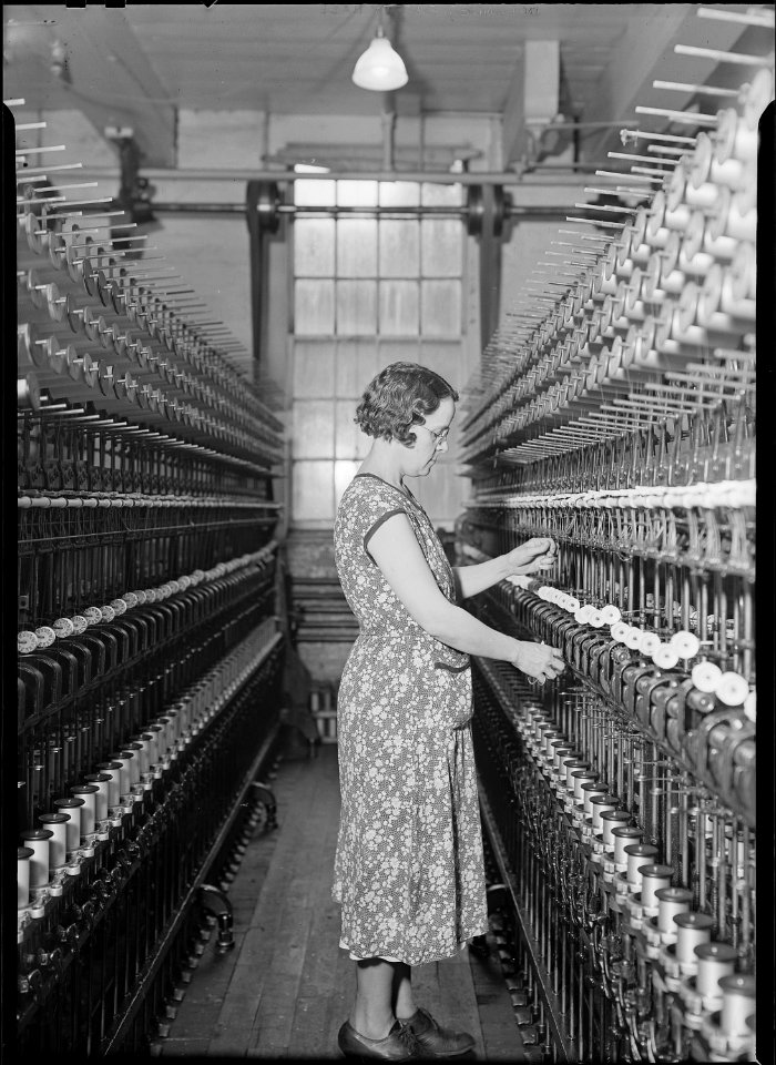 Holyoke, Massachusetts - Silk. William Skinner and Sons. Doubling. - NARA - 518310