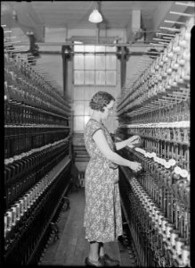 Holyoke, Massachusetts - Silk. William Skinner and Sons. Doubling. - NARA - 518310