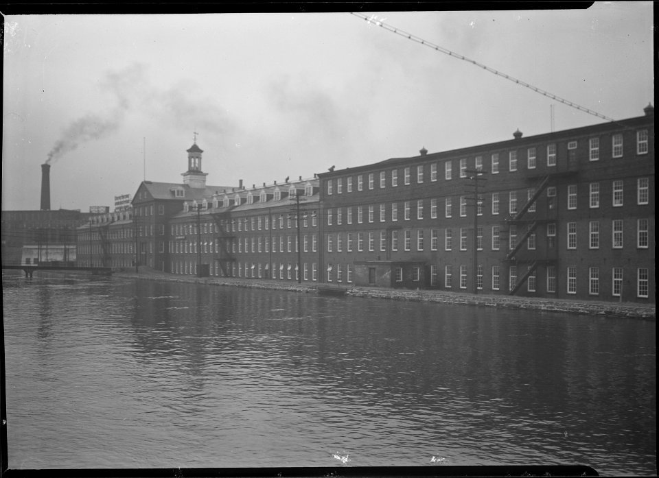 Holyoke, Massachusetts - Scenes. The Canal - NARA - 518297
