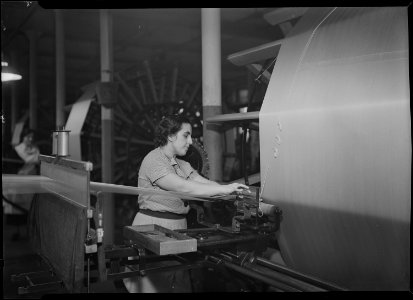 Holyoke, Massachusetts - Silk. William Skinner and Sons. Silk Warping. - NARA - 518316