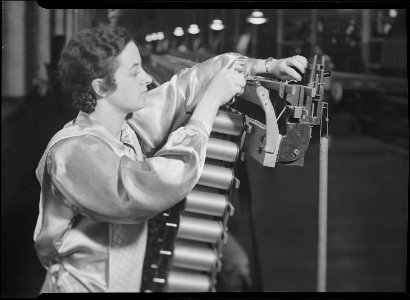 Holyoke, Massachusetts - Silk. William Skinner and Sons. From spool creel to warper. - NARA - 518315