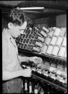 Holyoke, Massachusetts - Silk. William Skinner and Sons. Piecing. - NARA - 518308