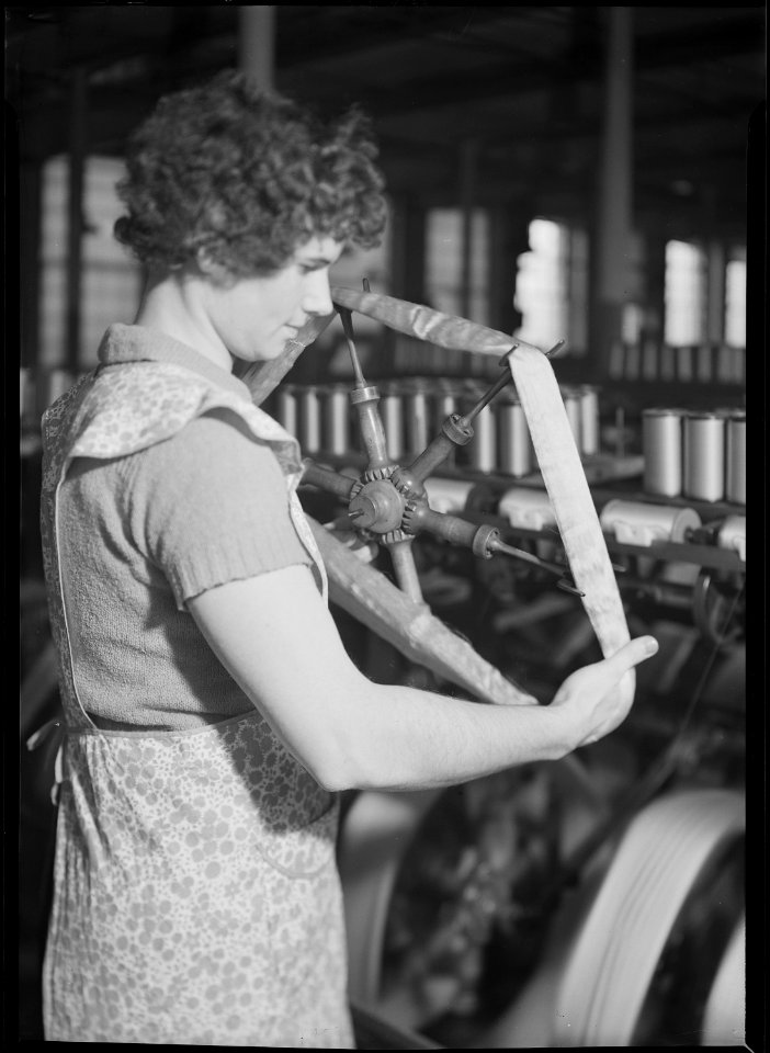 Holyoke, Massachusetts - Silk. William Skinner and Sons. Putting skein on swift to wind on bobbin (Polish). - NARA - 518320